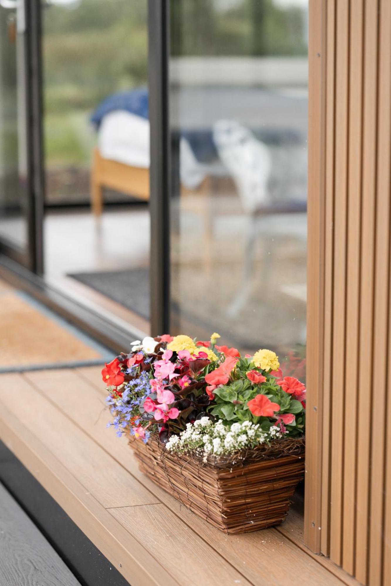 Lakescape - Waterfront Self- Catering Cabins เอนนิสคิลเลน ภายนอก รูปภาพ