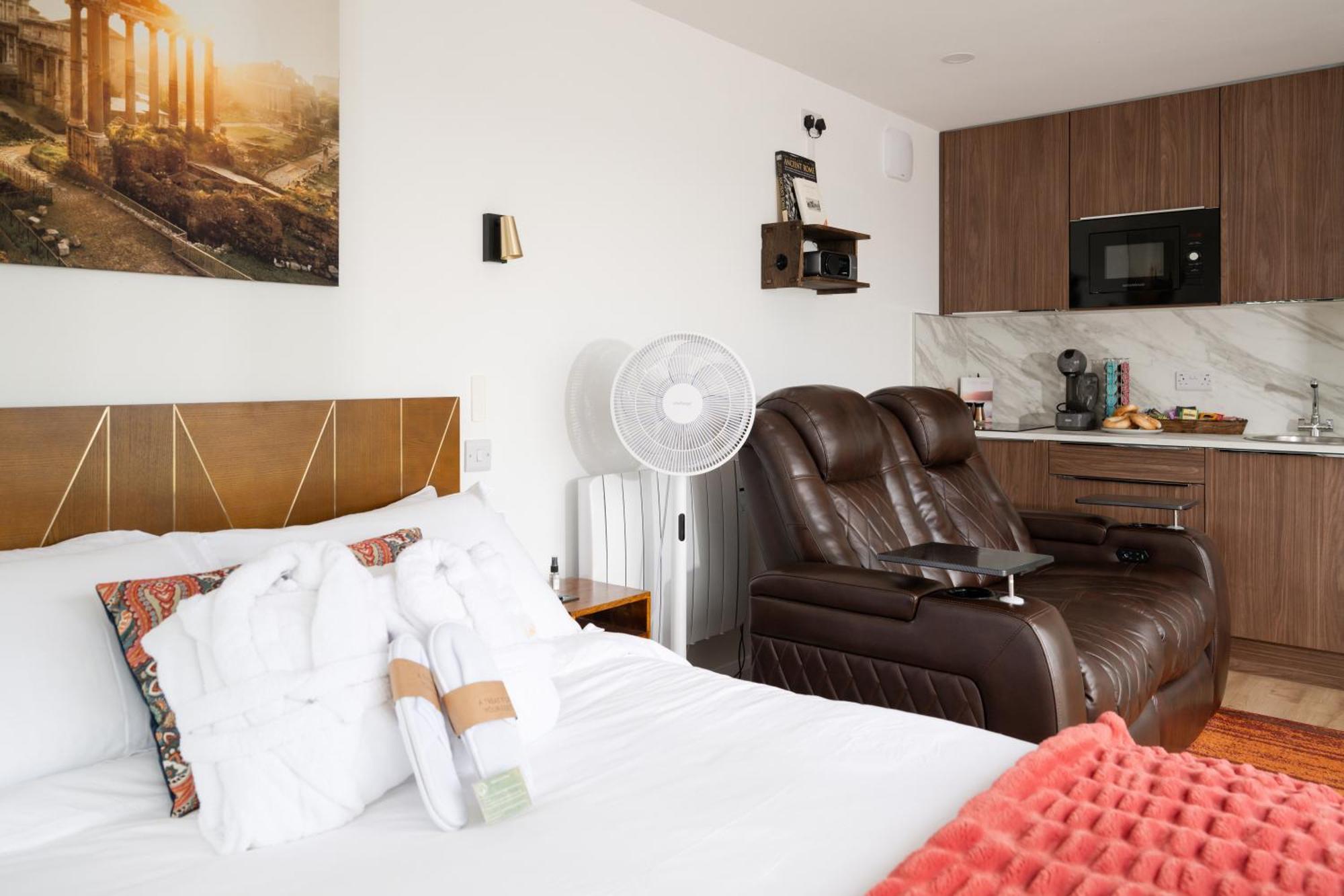 Lakescape - Waterfront Self- Catering Cabins เอนนิสคิลเลน ภายนอก รูปภาพ