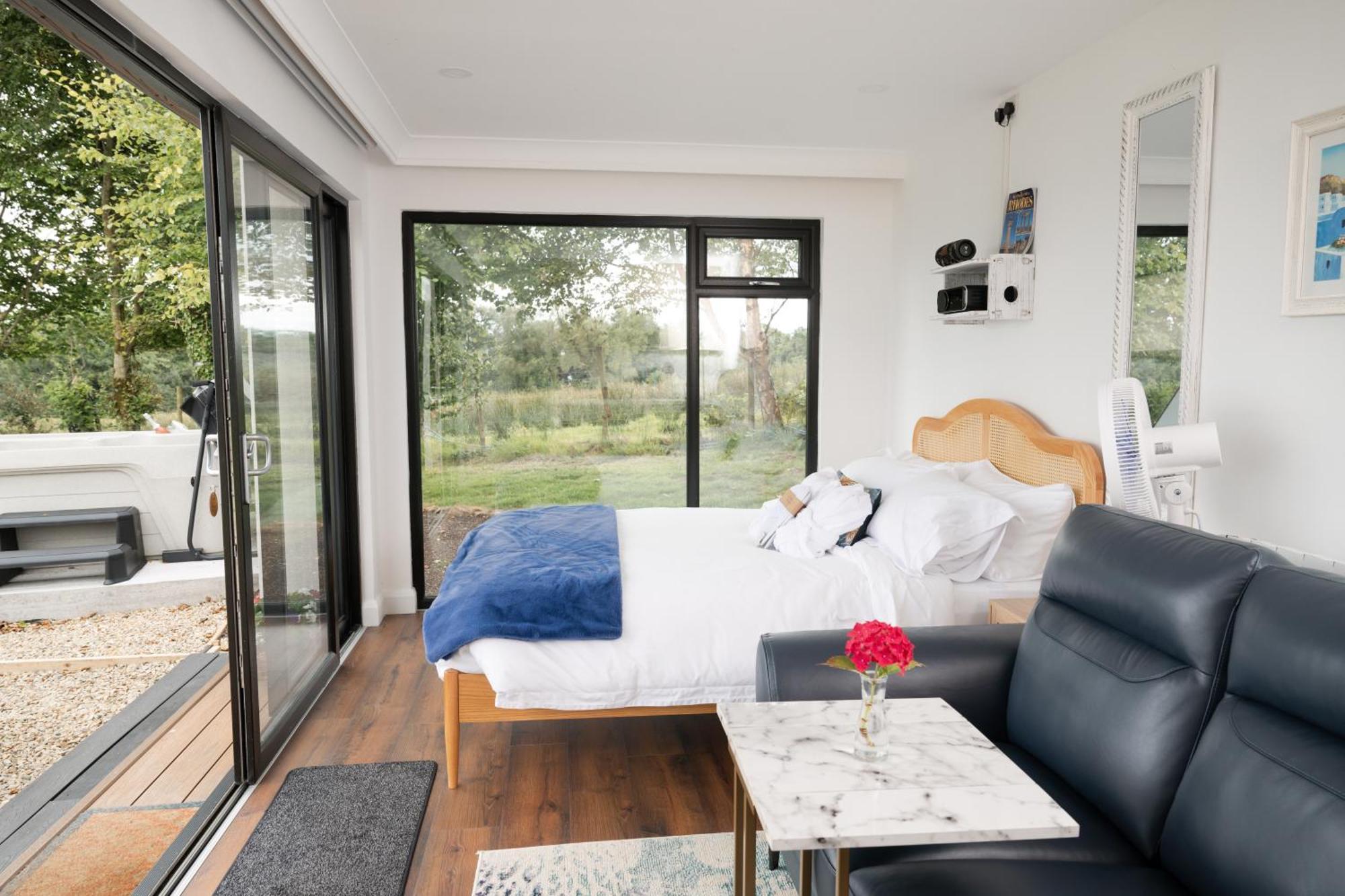 Lakescape - Waterfront Self- Catering Cabins เอนนิสคิลเลน ภายนอก รูปภาพ