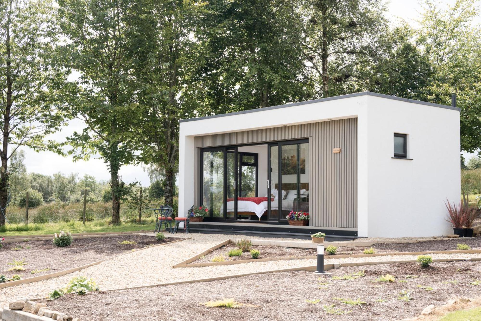Lakescape - Waterfront Self- Catering Cabins เอนนิสคิลเลน ภายนอก รูปภาพ