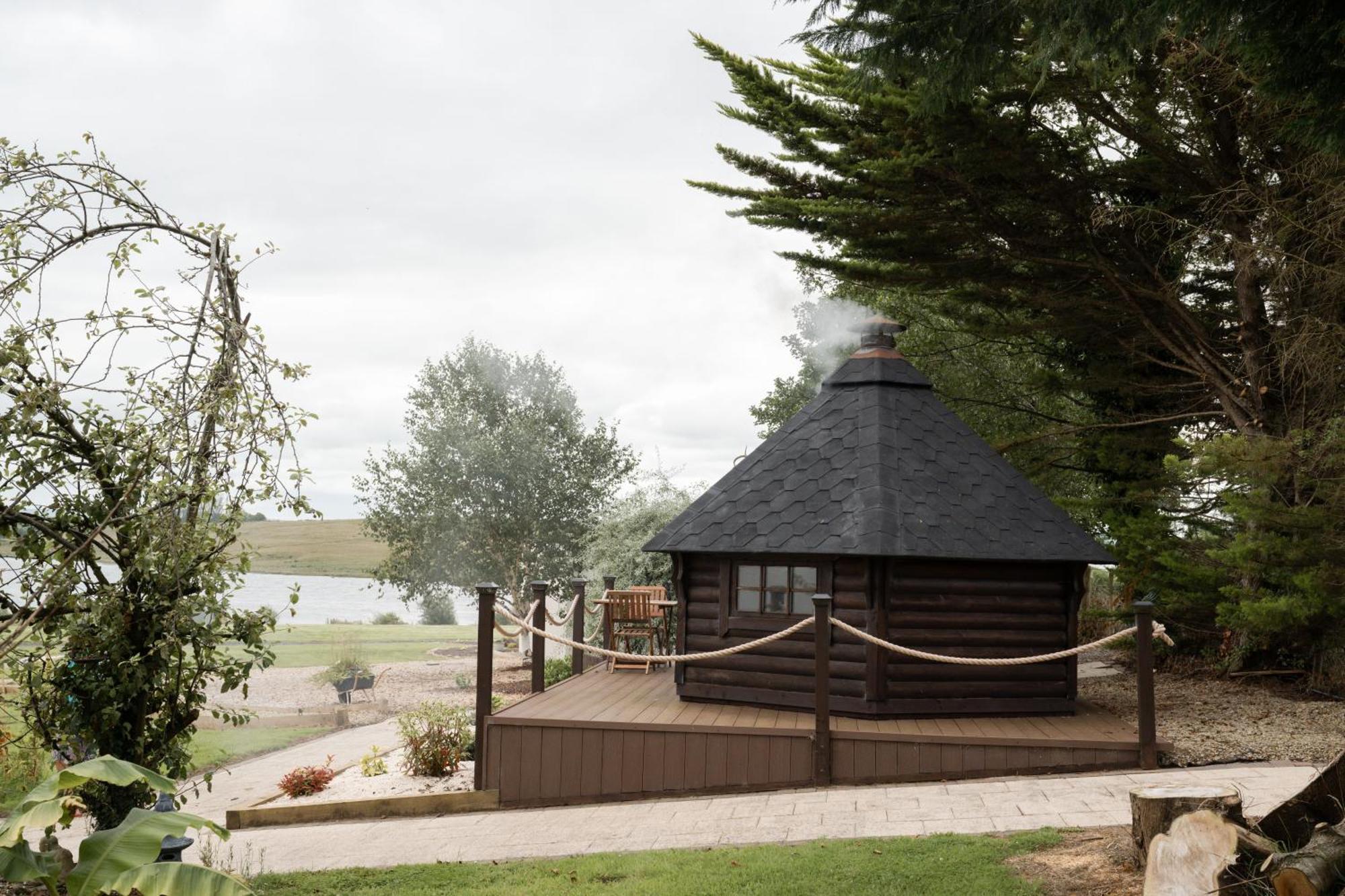 Lakescape - Waterfront Self- Catering Cabins เอนนิสคิลเลน ภายนอก รูปภาพ