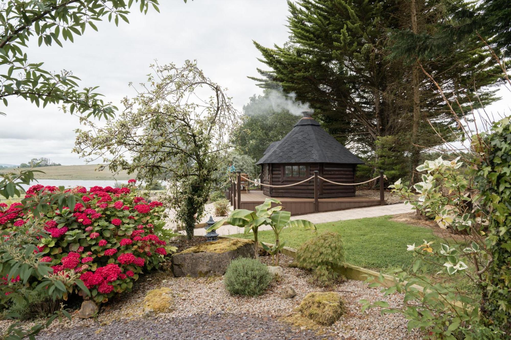 Lakescape - Waterfront Self- Catering Cabins เอนนิสคิลเลน ภายนอก รูปภาพ